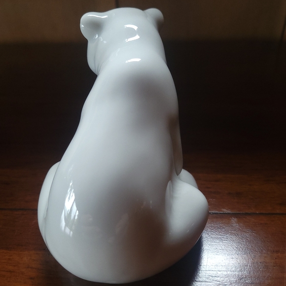 Lladro Resting Polar Bear-(retired) - Picture 2 of 6